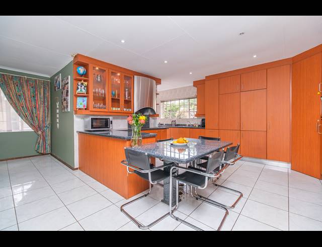 5 BEDROOM FREEHOLD FOR SALE IN BLACKHEATH